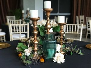 Set table with Amalfi vase copper candlesticks